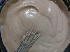 加入剩余的蛋白，翻拌均匀