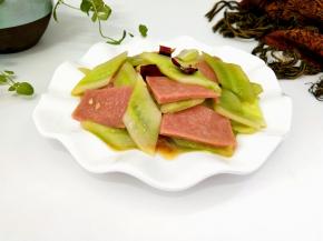 炒至黄瓜断生即可