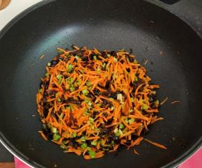 翻匀，装入碗中凉凉备用