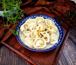 配上辣椒酱，醋之类的蘸着吃就更棒了。