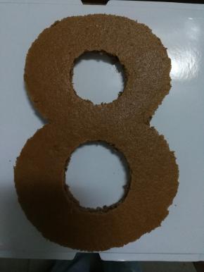 一片放在蛋糕底托上