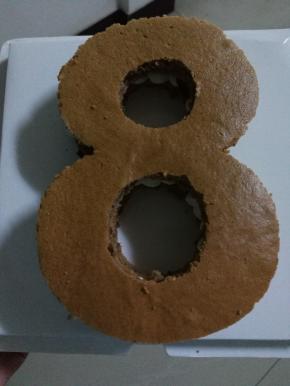 盖上另一片蛋糕