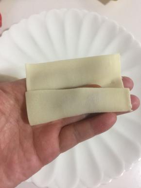 从下面往上折起来。