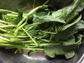 菠菜洗净