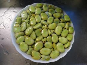 用清水冲洗干净备用。