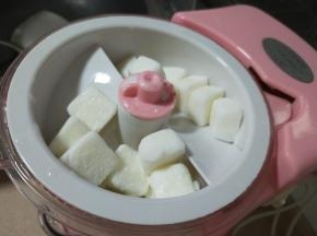这个牛奶冰分量没有限制，合上盖子就可以刨冰了