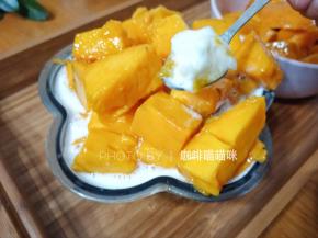 怎么样，夏日空调房里吃着芒果绵绵冰十分写意的