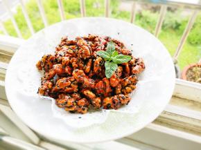 爬去芝麻并拌匀即可