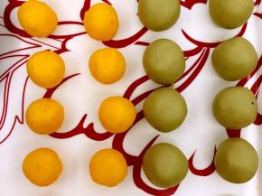 奶黄馅15克，艾草团25克一个，分好。