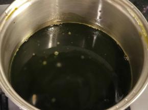 艾草汁入锅烧开