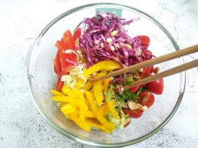 用筷子搅拌均匀。