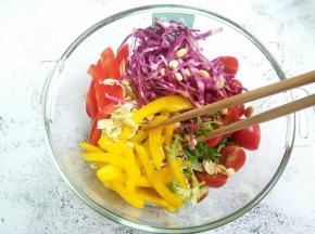 用筷子搅拌均匀。