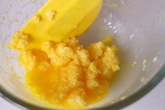 每一次搅拌均匀后再加入下一次