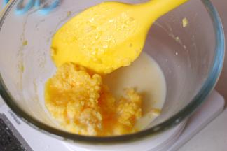 牛奶分三次加入