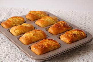 出炉即可脱模，晾至室温密封保存