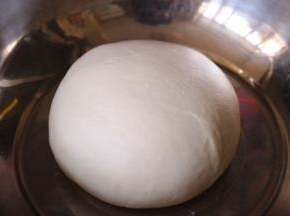 揉好的面团室温到了发酵