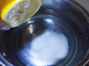 再滴入适量柠檬汁。