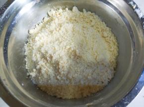 和面粉搓成小颗粒。