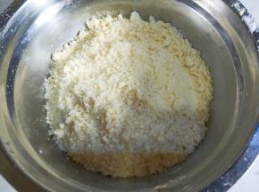 和面粉搓成小颗粒。