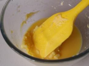 每一次都要搅拌均匀。此时会出现油奶分离是正常的