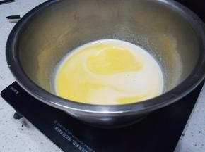 小火加热，轻轻的搅拌均匀。