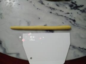 搓成长条，长度如图。