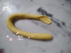 一边压扁，包住叧一边。