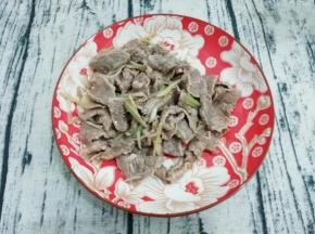 然后将牛肉片捞出