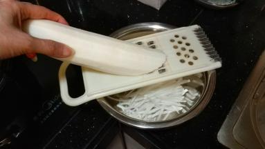 萝卜切成丝