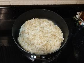 煎至两面成金黄色就可以了