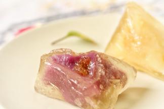 切开看看，内陷很诱人，让人想吃。