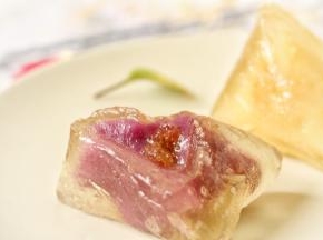 切开看看，内陷很诱人，让人想吃。