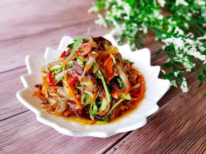 夏天必备+凉拌海蜇皮