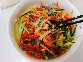 用筷子充分搅拌均匀