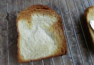 拿掉锡纸，可以看到锡纸覆盖的地方依然是白色的