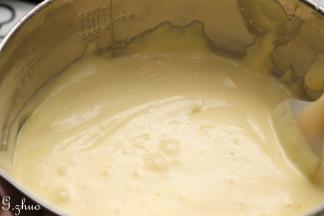 翻拌至无干粉状态（不做迷彩，到这一步即可倒入模具烘烤）