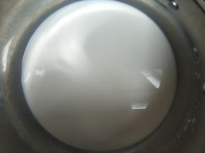 牛奶，淡奶油和细砂糖小火加热至细砂糖完全融化。