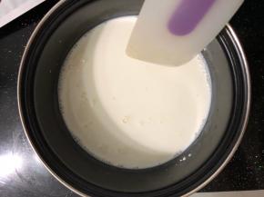 小火边煮边搅拌。