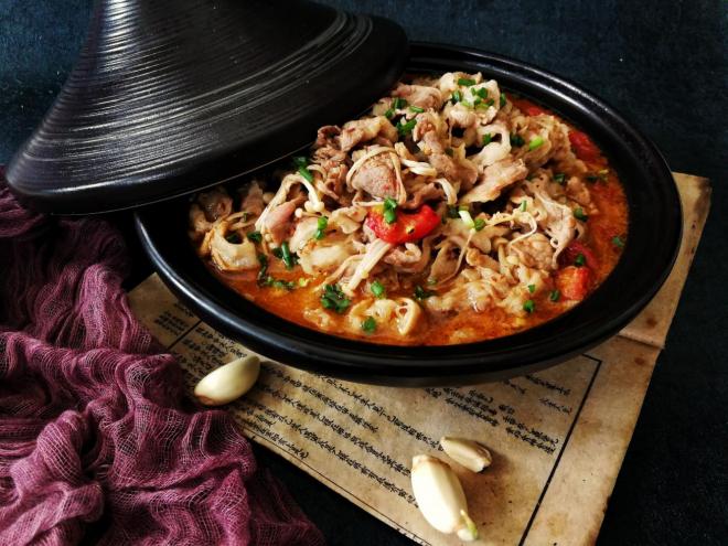 塔吉锅肥牛金针菇