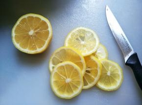 洗干净切片去核