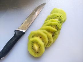 奇异果去皮切片