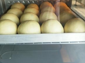 再次放入烤箱进行二发。