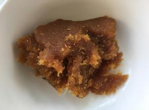 一起翻炒至果肉浓稠，可以成团即可，装入容器降温