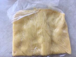 冰箱取出冷藏的面团