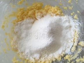 加入奶粉跟杏仁粉