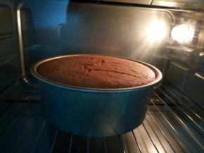 慢慢回落了，最后15分钟，烤箱上下火调整到150度烘烤。