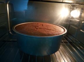 慢慢回落了，最后15分钟，烤箱上下火调整到150度烘烤。