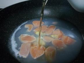 料酒一勺、去腥。