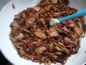 起锅前前加鸡粉一勺。