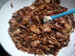 起锅前前加鸡粉一勺。